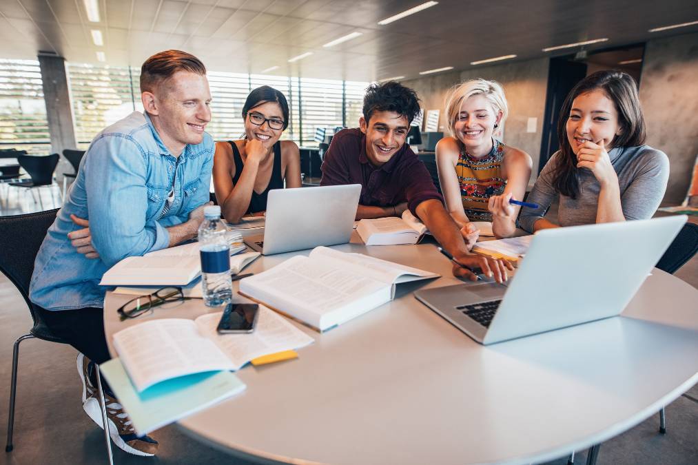 Etudiants avec bourses d'études offertes par Torus